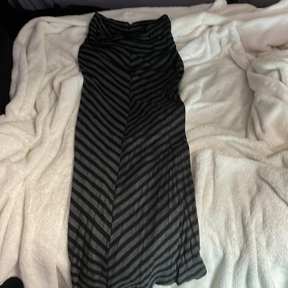a long blank and grey skirt!